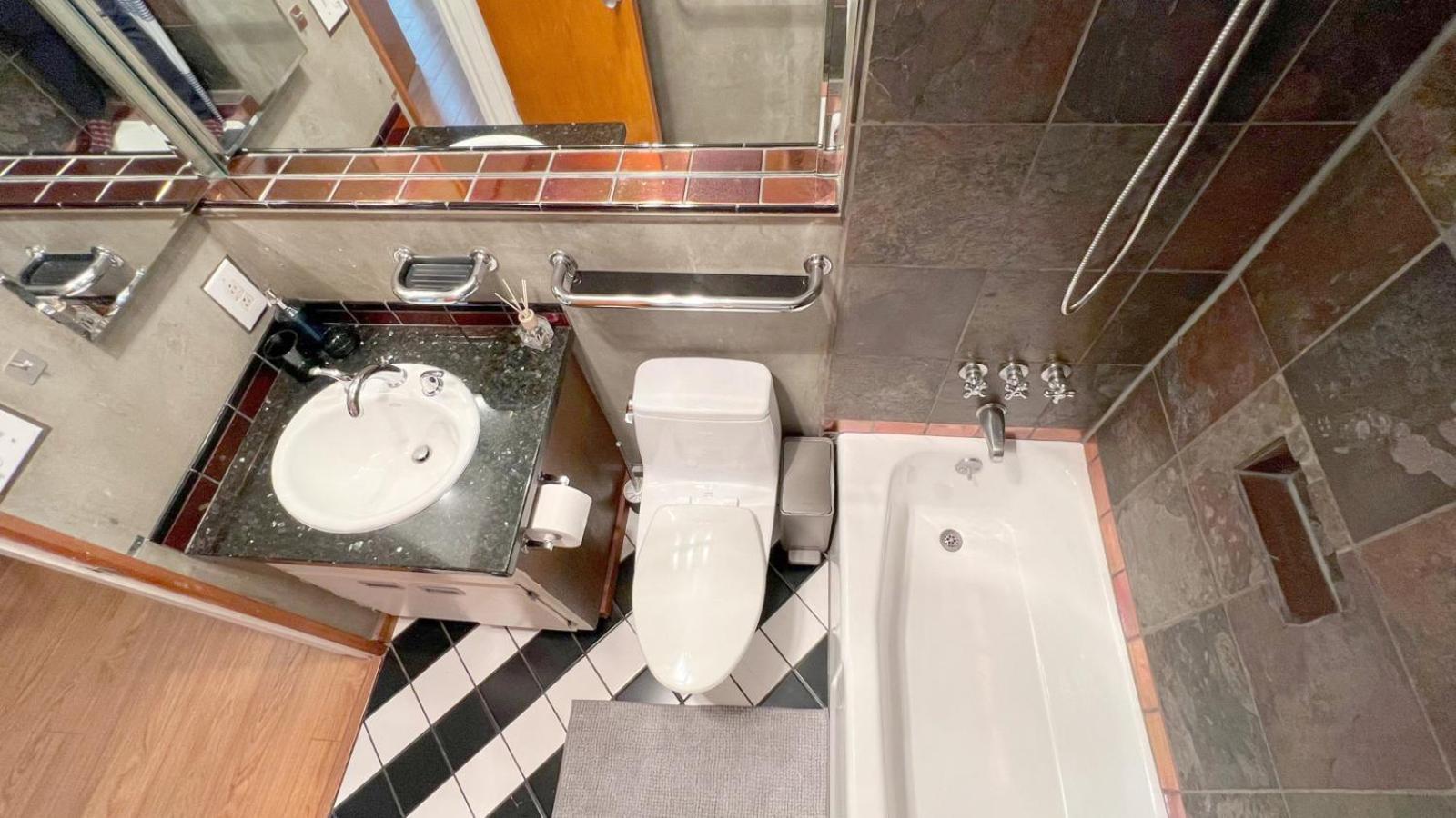 Charming 1br In Prime Santa Monica Walk To
