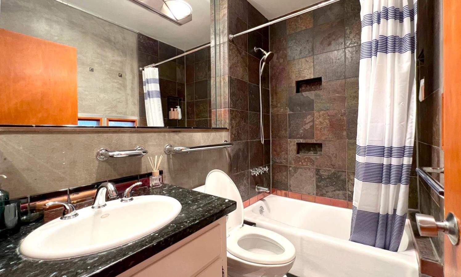 Charming 1br In Prime Santa Monica Walk To Los Angeles